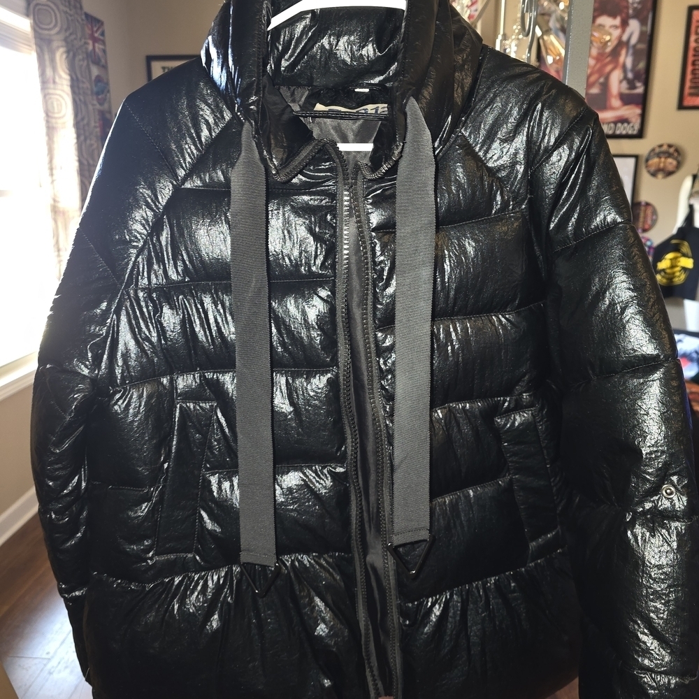 Stylish Italian Black Puffer Jacket - Picture 2 of 5